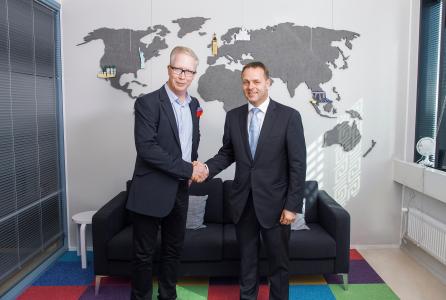 from left to right: Mr Micke Paqvalén, Kiosked CEO and co-founder, and Mr Jan Vapaavuori, EIB Vice-president