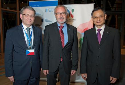 EIB hosts “Young Leaders Summit” for Asia-Europe FoundationYoung people from 51 Asia-Europe Meeting (ASEM) countries met at the EIB’s Luxembourg headquarters today as the EU Bank hosted the final day of the “Young Leaders Summit” organised by the Asia-Europe Foundation (ASEF) and the European Commission.