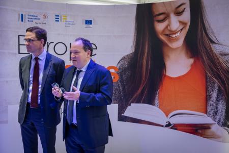 EuropeWorks exhibition in Brussels showcasing EFSI projects from the EIB and the EIF. EIB Vice-Presiden, Ambroise Fayolle and European Commission Vice-President, Jyrki Katainen, congratulated the participants.