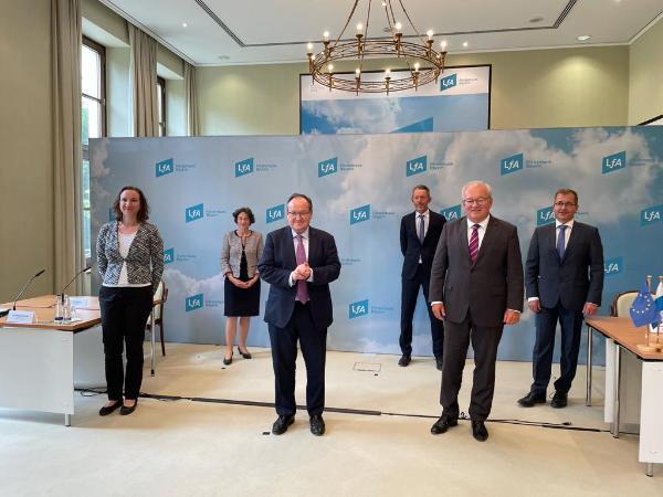 >@EIB
