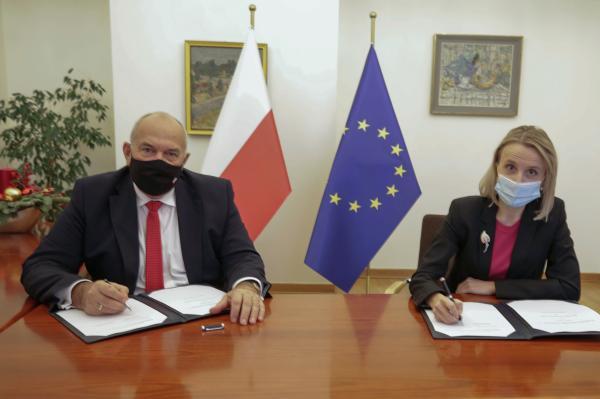 >@EIB