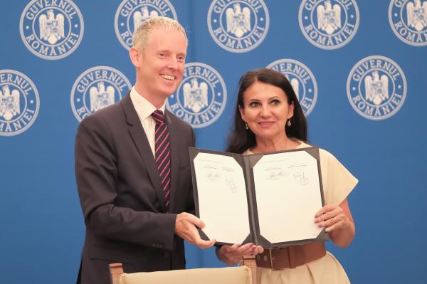 >@EIB