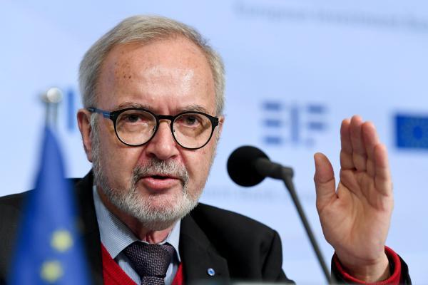 >@EIB