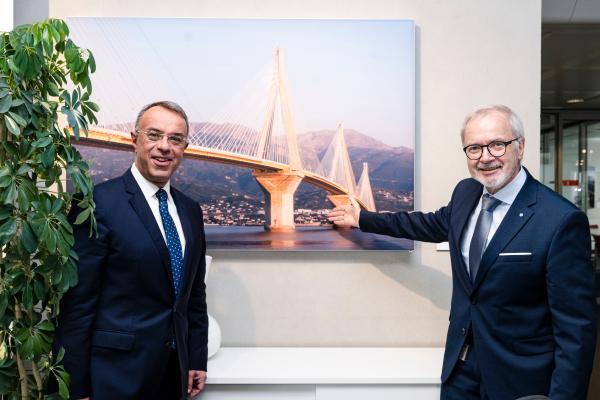 >@EIB
