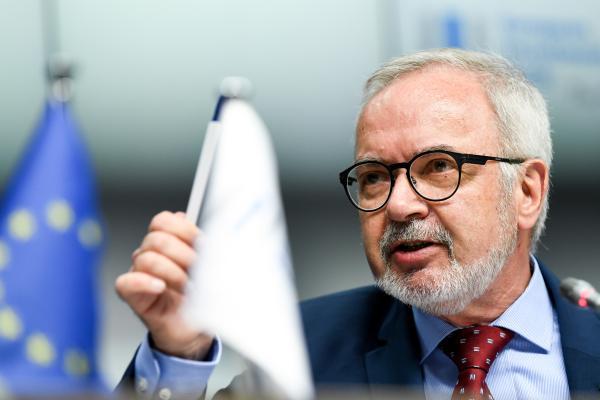 >@EIB