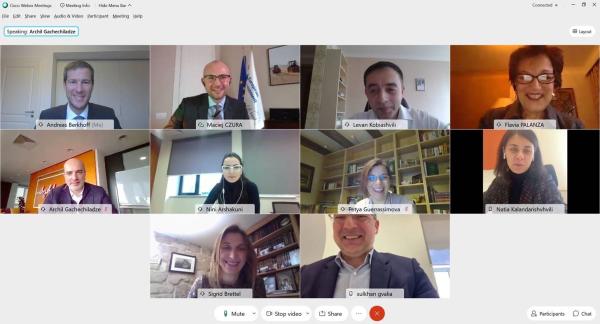 >@EIB