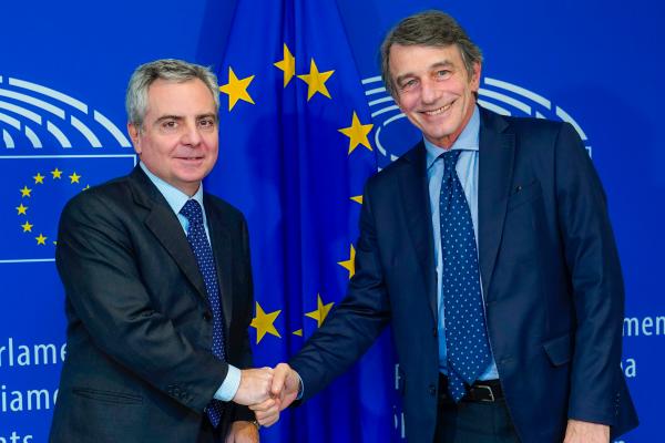 >@EIB