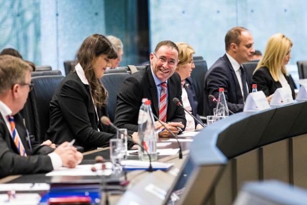 >@EIB