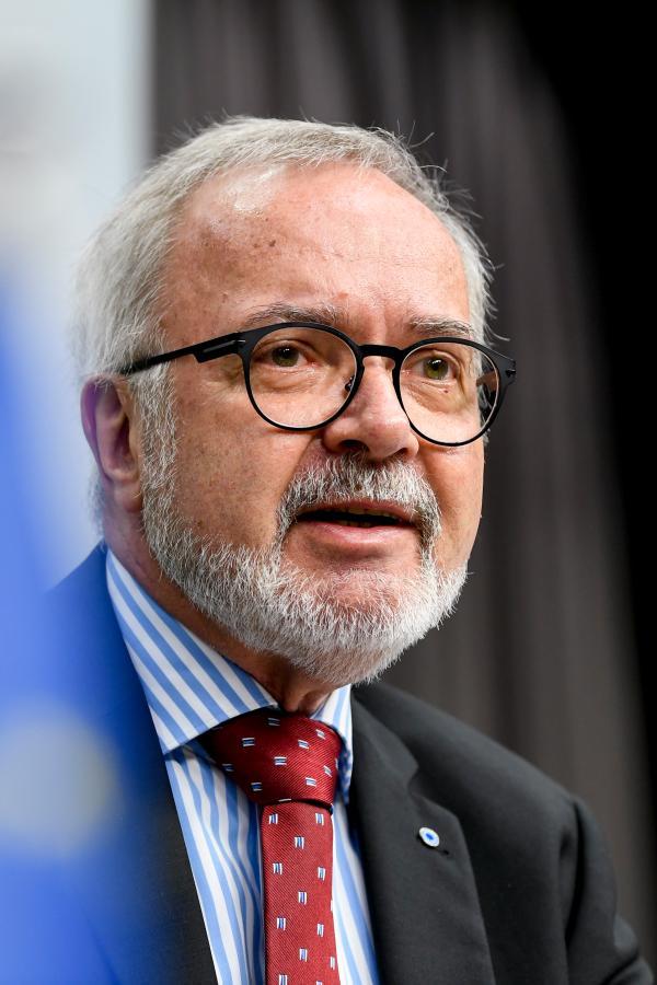>@EIB