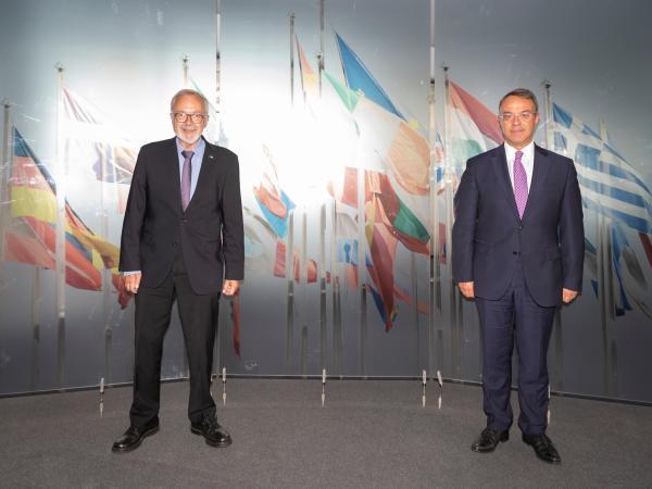 >@EIB