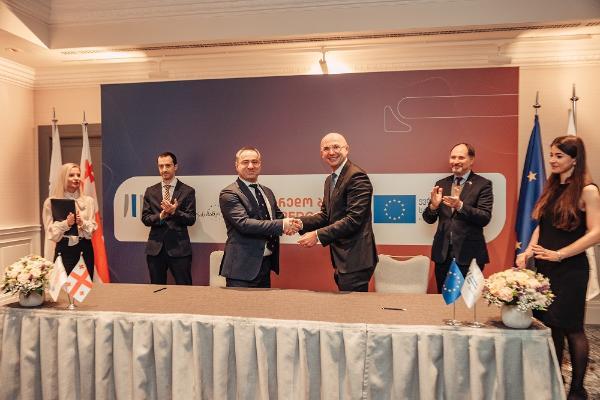 >@EIB