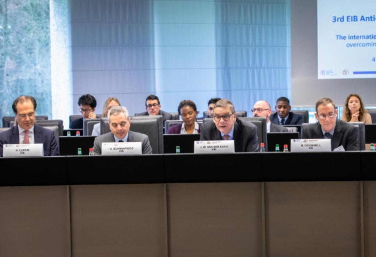 >@EIB