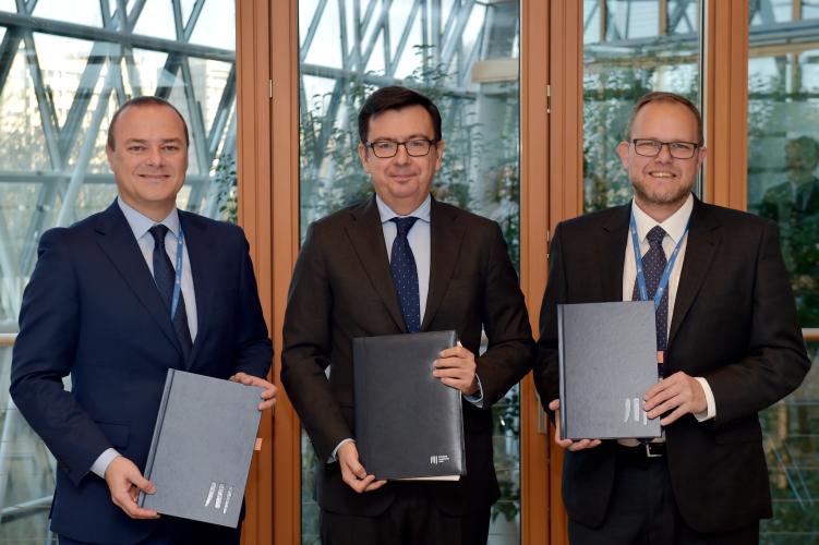 EIB signs a EUR 50m  Juncker Plan  loan with the Municipality of Las Palmas, Gran Canaria, and Guaguas for new bus rapid transit infrastructure
