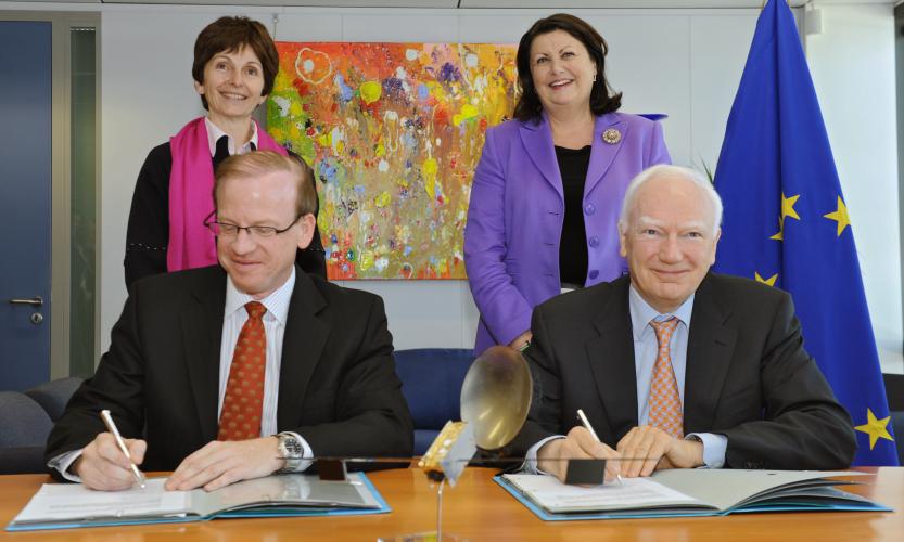 EIB and Commission back launch of prototype satellite Alphasat