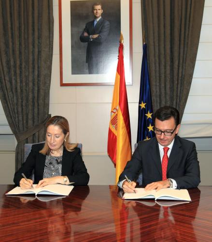 El BEI y el Ministerio de Fomento suscriben un acuerdo de EUR 350 millones para mejorar la red viaria en España