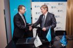 From the left to right : EIB Vice-President Mr Jan Vapaavuori and Mr Kari Savolainen, CEO of Finavia