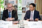From left to right: Mr Werner Hoyer, President of the EIB, and Mr Li Yong, Director General of UNIDO