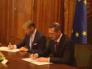 From left to right: Mr Vazil Hudák, EIB Vice President, and Hungarian Minister of National Economy Mr Mihaly Varga.