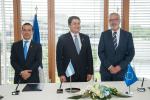 H.E. Mr Wilfredo Cerrato, Minister of Finance, H. E. Mr Juan Orlando Hernández, President of the Republic of Honduras and Werner Hoyer, President of the EIB