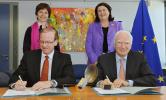 From left to right, Inmarsat Chief Operating Officer, Perry Melton and Philippe Maystadt, EIB President. In the back, from left to right, ESA Director of Telecommunications and Integrated Applications, Magali Vaissiere and Máire Geoghegan-Quinn