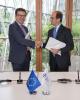 Vice-President Román Escolano, signs the agreement with Farmafactoring España