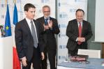 de droite à gauche : M. Manuel Valls, Premier ministre,M. Werner Hoyer, Président de la BEI, et M. Ambroise Fayolle, Vice-président de la BEI