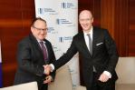 From left to right: EIB Vice President Ambroise Fayolle and Dr. Matthias Zieschang, Finanzvorstand der Fraport AG