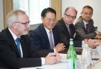 From left to right: Mr Werner Hoyer, President of the EIB, Mr Li Yong, Director General of UNIDO, Mr Pat Walsh, EIB Director, and Mr Martin Vatter, EIB