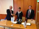 from left to right: Jonathan Taylor, EIB Vice-President; Ulla Persson, Chairwoman of Municipal Assembly and Mr Bo Dahllöf, City Chief Executive