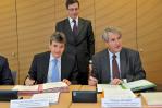 de gauche à droite: Monsieur Philippe de Fontaine Vive, Vice Président de la BEI et Monsieur Philippe Richert, Ministre chargé des Collectivités Territoriales et Président du Conseil Régional d'Alsace