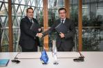 From left to right: Mr Fausto Eduardo Herrera Nicolalde, Minster of Ecuador, and Mr Román Escolano, EIB Vice President