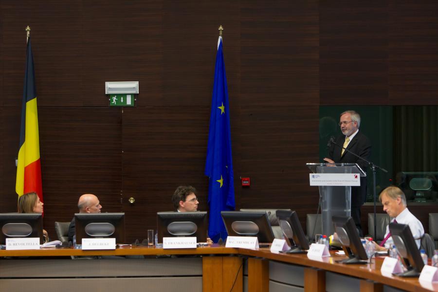 Investment and Growth in the time of Climate Change