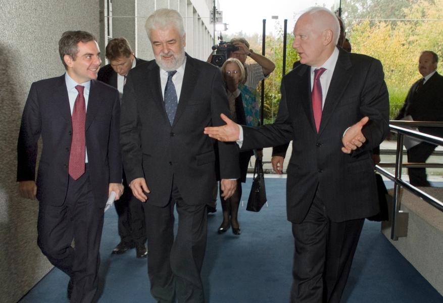 EIB welcomes Serbian Prime Minister Mirko Cvetković - Signature of EUR 384 million loan for Corridor X