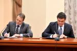 Deputy Prime Minister Octavian Calmic, Minister of Economy of the Republic of Moldova with Mr Jan Vapaavuori, EIB Vice President