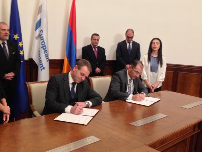 The EU bank and Armenia sign an agreement related to the EUR 12 million NIF grant to support construction of the North-South road corridor