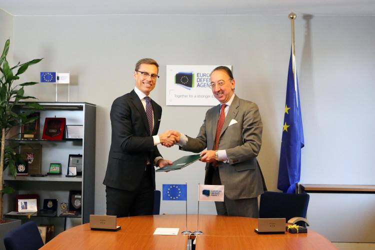 European Defence Agency and EIB sign cooperation agreement