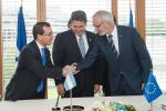 H.E. Mr Wilfredo Cerrato, Minister of Finance, H. E. Mr Juan Orlando Hernández, President of the Republic of Honduras and Werner Hoyer, President of the EIB