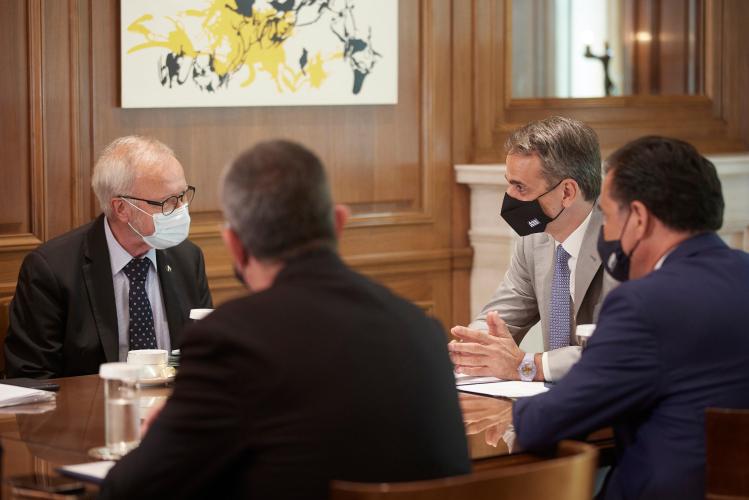 EIB President Werner Hoyer meets Prime Minister Kyriakos Mitsotakis