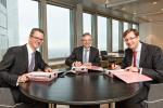 From left to right: 
Martin Fischedick, Group executive management Corporate Banking, Commerzbank AG
Wilhelm Molterer, Vice President of the EIB 
Markus Beumer, Member of the Board of Managing Directors of Commerzbank and responsible for Mittelstandsbank