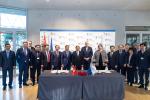 Signing ceremony for the memorandum of understanding between EIB Vice-President Kris Peeters and Mr Duong Quang Thanh, Chairman of Vietnam Electricity (EVN), the national electricity company of Vietnam, on December 10, 2022 in the presence of Vietnamese Prime Minister Phạm Minh Chính