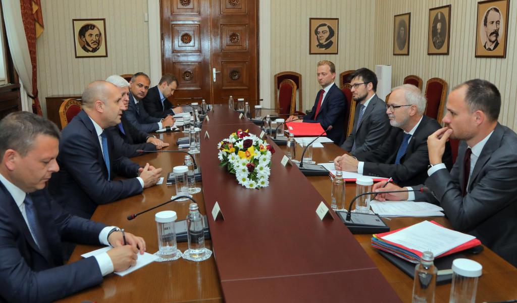EIB President Hoyer pledges support for Bulgarian economy, meets President Radev and Prime Minister Petkov