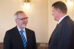 From left to right: EIB President Werner Hoyer and Romanian President Klaus Iohannis.