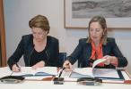 Mrs Magdalena Alvarez Arza, Vice President of the EIB and Mrs Ana Pastor, Minister for Public Works