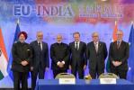 From left to right: Mr Maanjevv Singh Puri, the Indian Ambassador to Belgium, Mr Werner Hoyer, President of the EIB, Mr Narendra Modi, Indian Prime Minister, Mr Donald Tusk, President of the European Council, Mr Jean-Claude Juncker, President of the EC, Mr Jonathan Taylor, Vice President of the EIB.