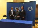 From left to right: EIB Vice-President Jan Vapaavuori, EU Commissioner for Research, Science and Innovation, Carlos Moedas, and AW-Energy’s CEO, John Liljelund.