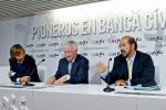 From left to right: Mr Guillermo Catalán, Direction of the Communications Department of Caja Navarra, Carlos da Silva Costa, Vice President of the EIB and Mr Emilio de la Guardia, Loan officer at the BEI