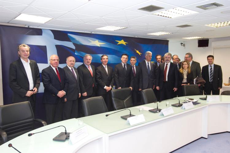 EIB joins forces with three banks for cities in Greece