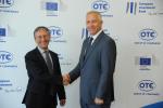 From left to right: N. Jennett, EIB Deputy Director General and head of the Investment Team for Greece, and OTE Group Chairman and CEO, M. Tsamaz
