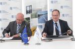 From left to right: Mr Frank Eloy, SaarLB director, and Mr Ambroise Fayolle, EIB Vice-President with responsibility for operations in France and Germany.
