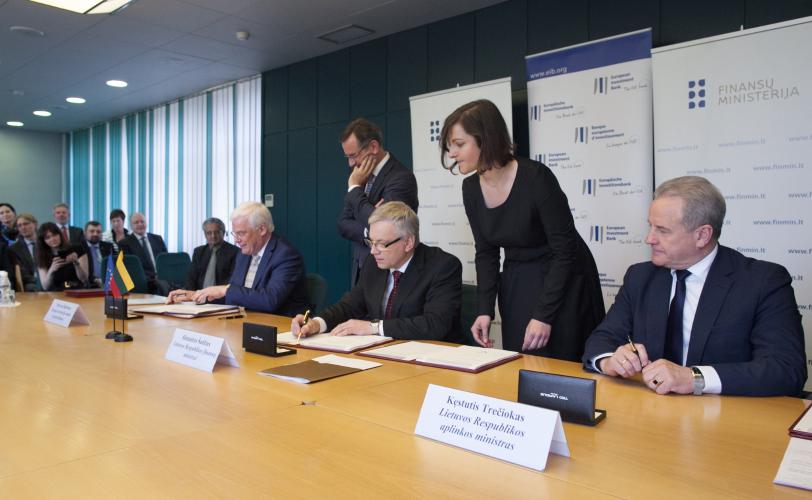 Lithuania signs agreements with EIB to support for two major investment
